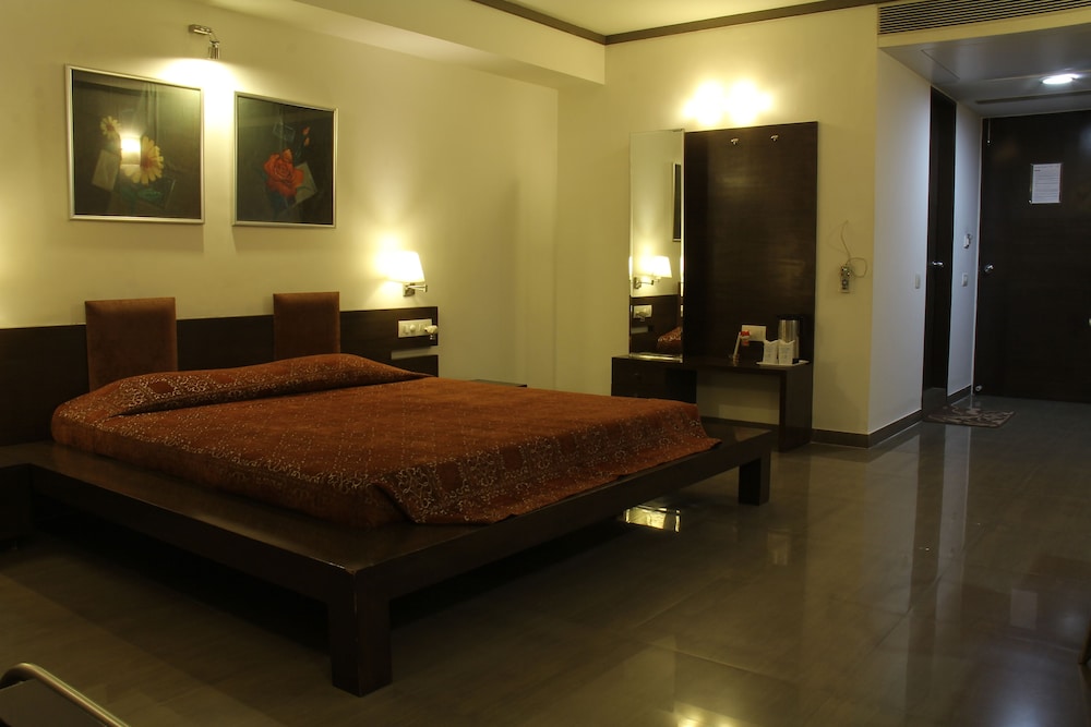 PLATINUM INN HOTEL 24/46