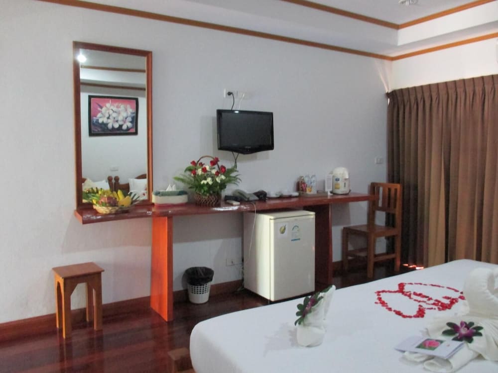 Lipa Bay Resort 35/55