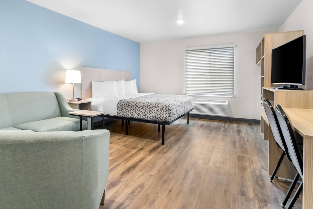 WoodSpring Suites Elkhart 25/60
