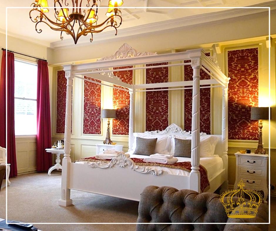 Court, Double Bed