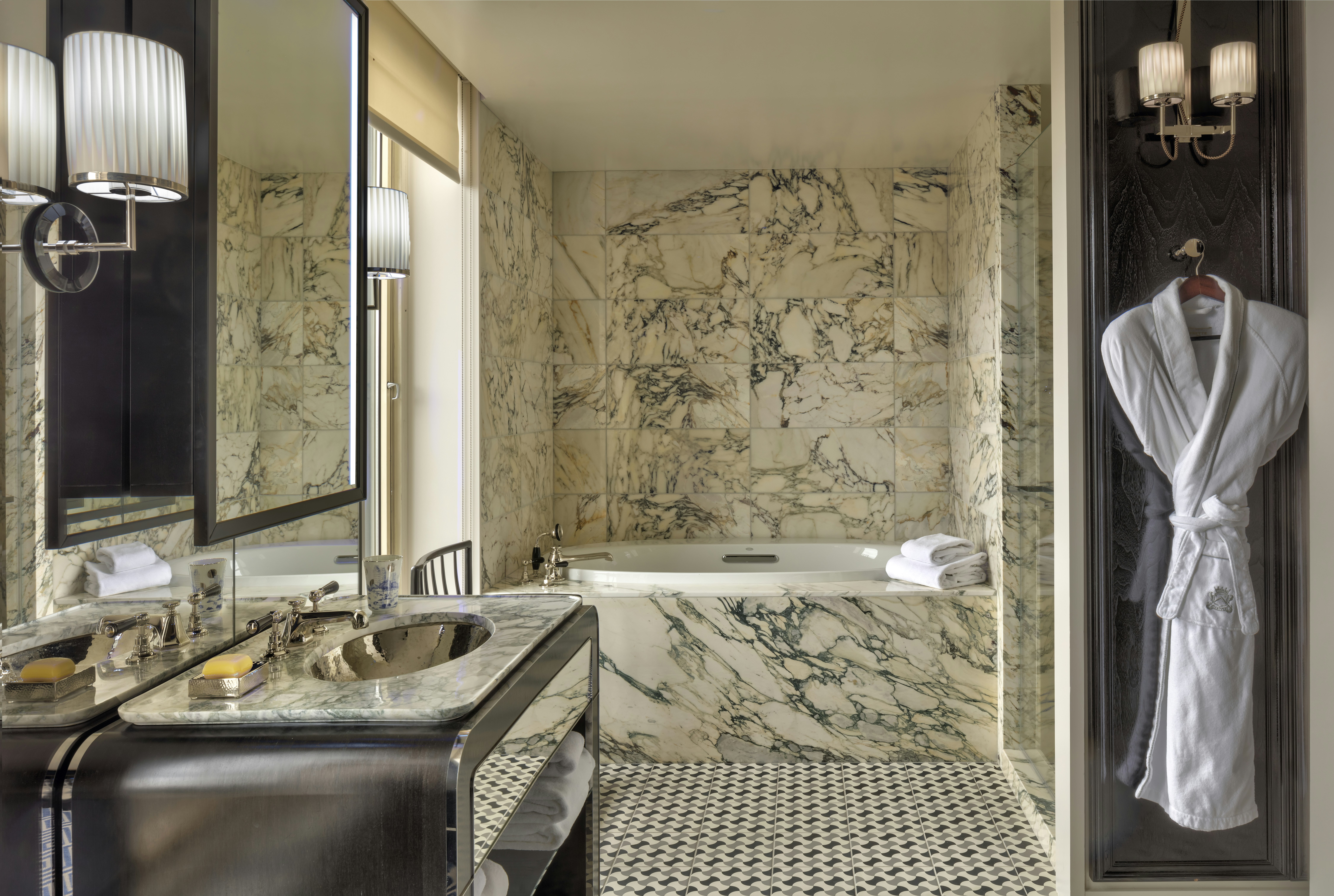 The Carlyle, A Rosewood Hotel 68/71