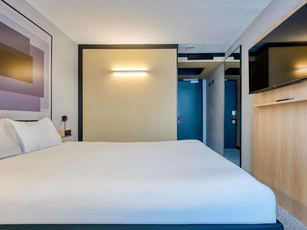 Ibis Orly Chevilly Tram 7 13/49