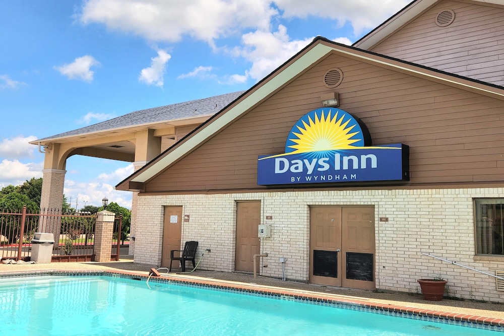 Days Inn by Wyndham Navasota 3/60