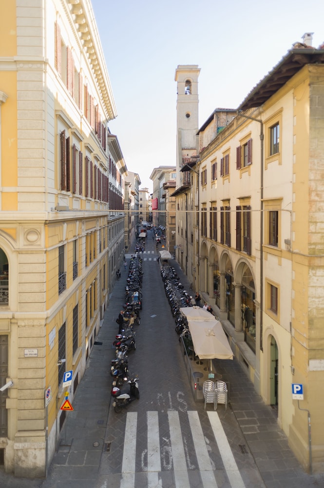 Arnobio Florence Suites 29/34