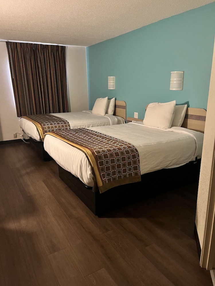 Howard Johnson by Wyndham Clarksville Tennessee 22/45