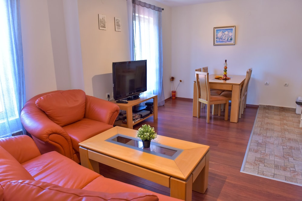 Bojur & Bojurland Apartment Complex 26/50