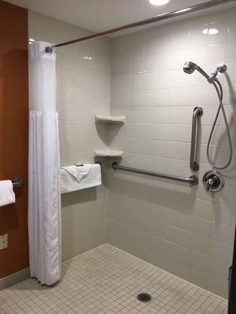 Best Western Plus Fresno Airport Hotel 27/68