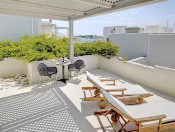 Iria Beach art hotel 49/69