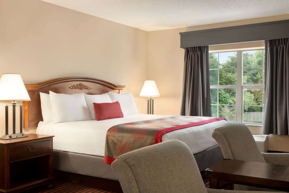 Ramada By Wyndham Pigeon Forge North 23/57