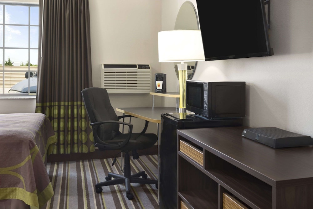Super 8 by Wyndham Ardmore OK 8/16