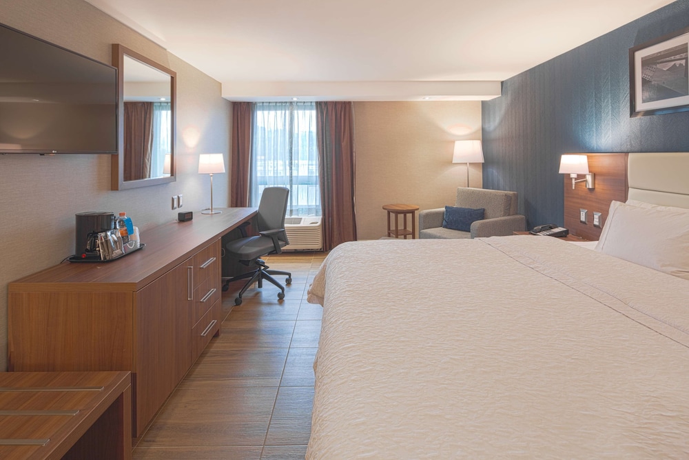 ROOM, KING BED, ACCESSIBLE
