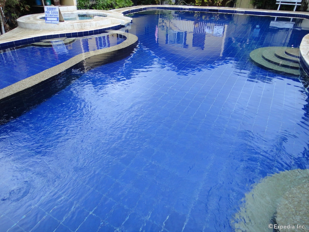 Blue Lagoon Inn Suites 24/25
