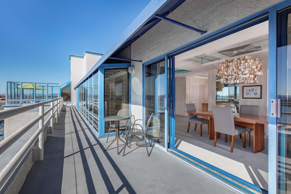 Waterfront Hotel - JDV by Hyatt 7/55