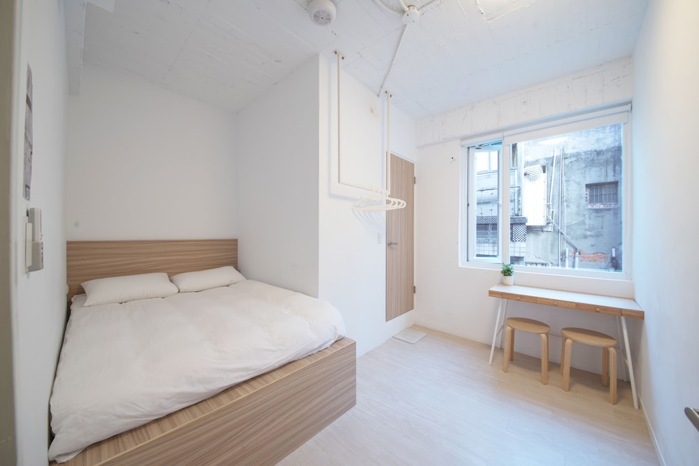 BASIC, DOUBLE BED, PRIVATE BATHROOM