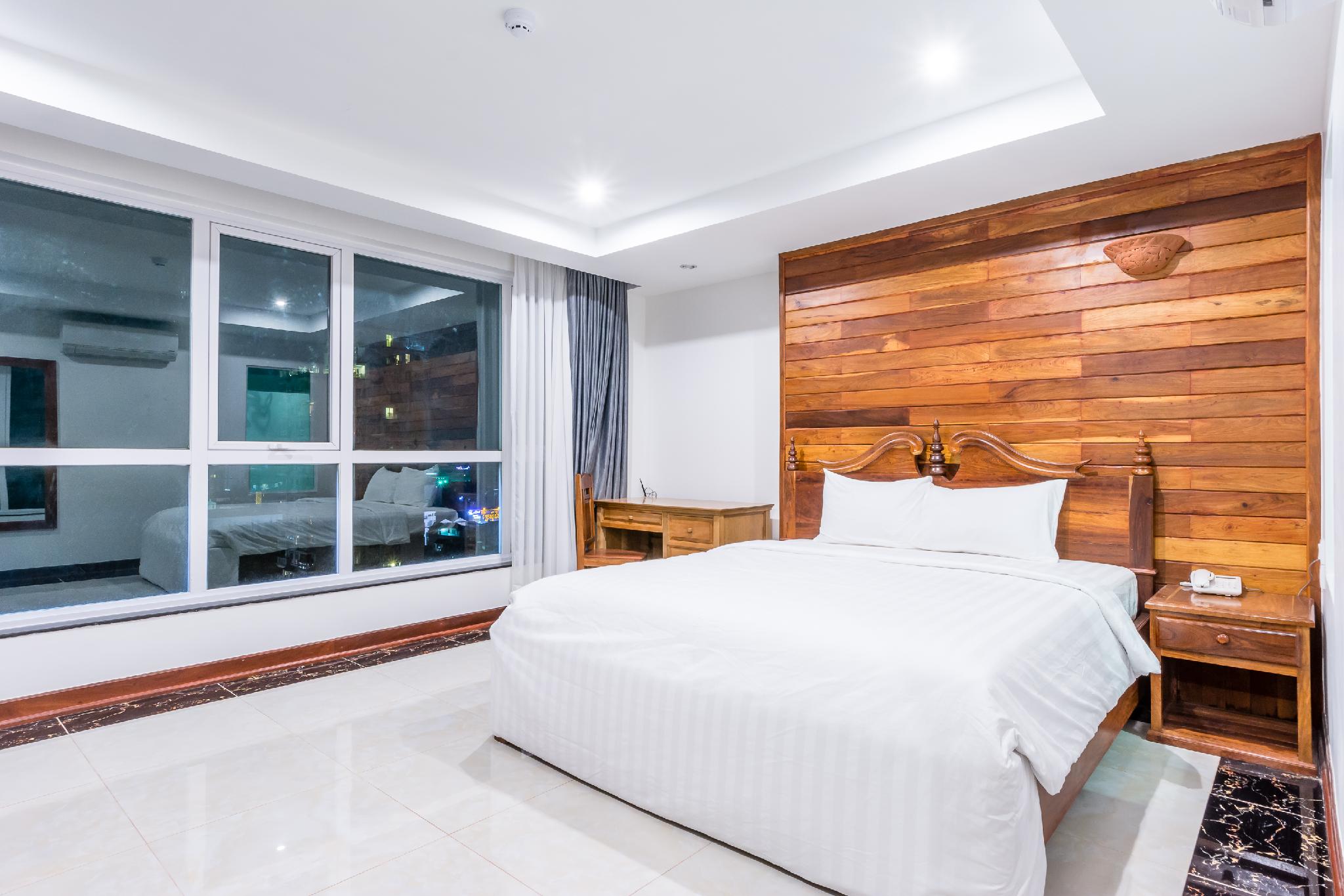 Suite, King Bed
