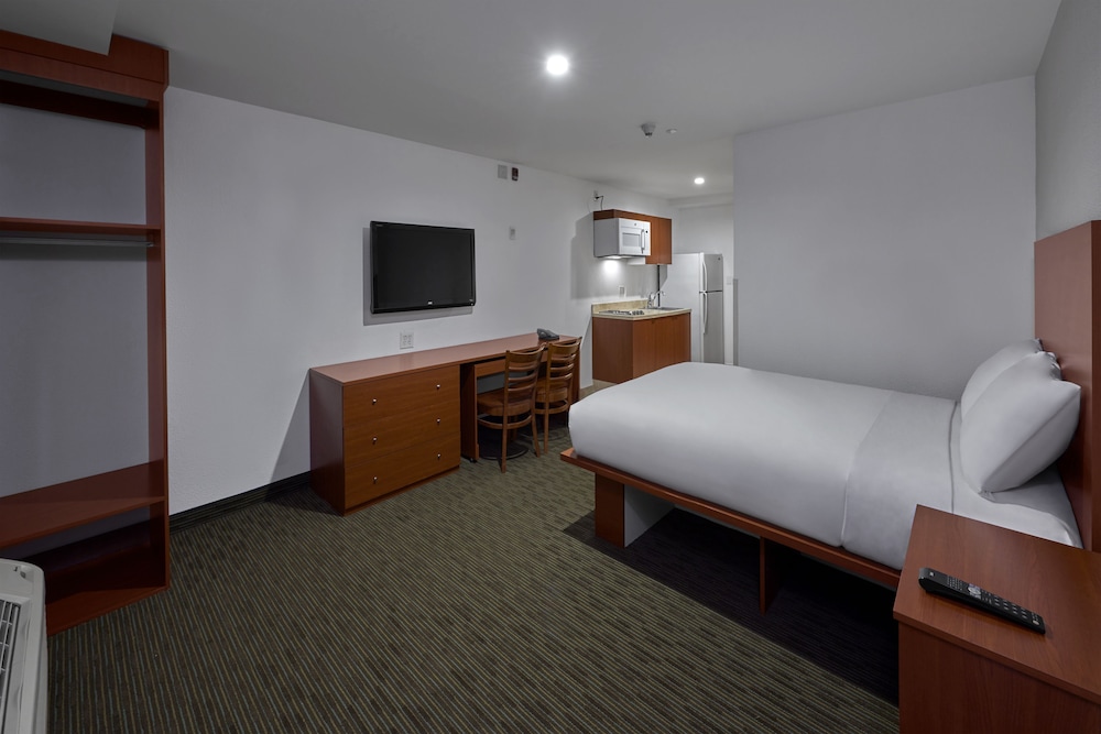 Extended Suites Monterrey Aeropuerto 25/56