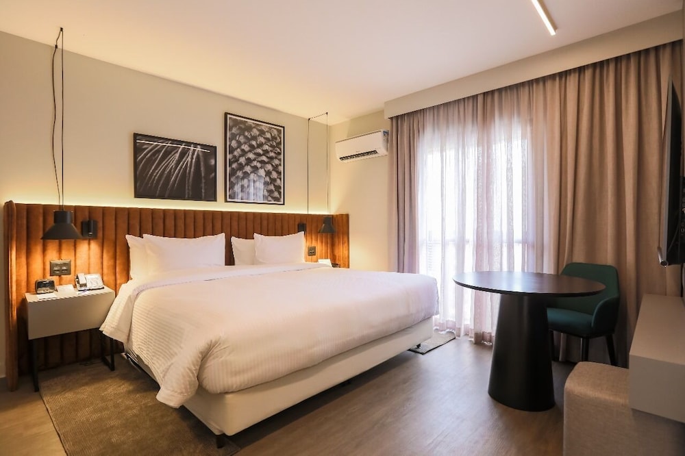 Deluxe, King Bed
