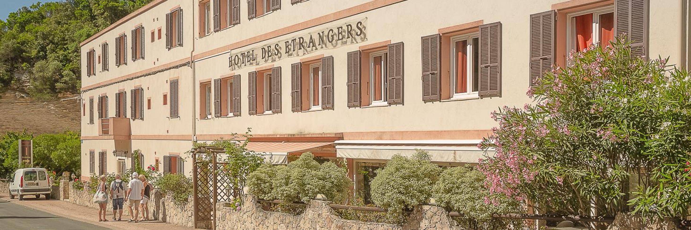 Hotel des Etrangers 3/15