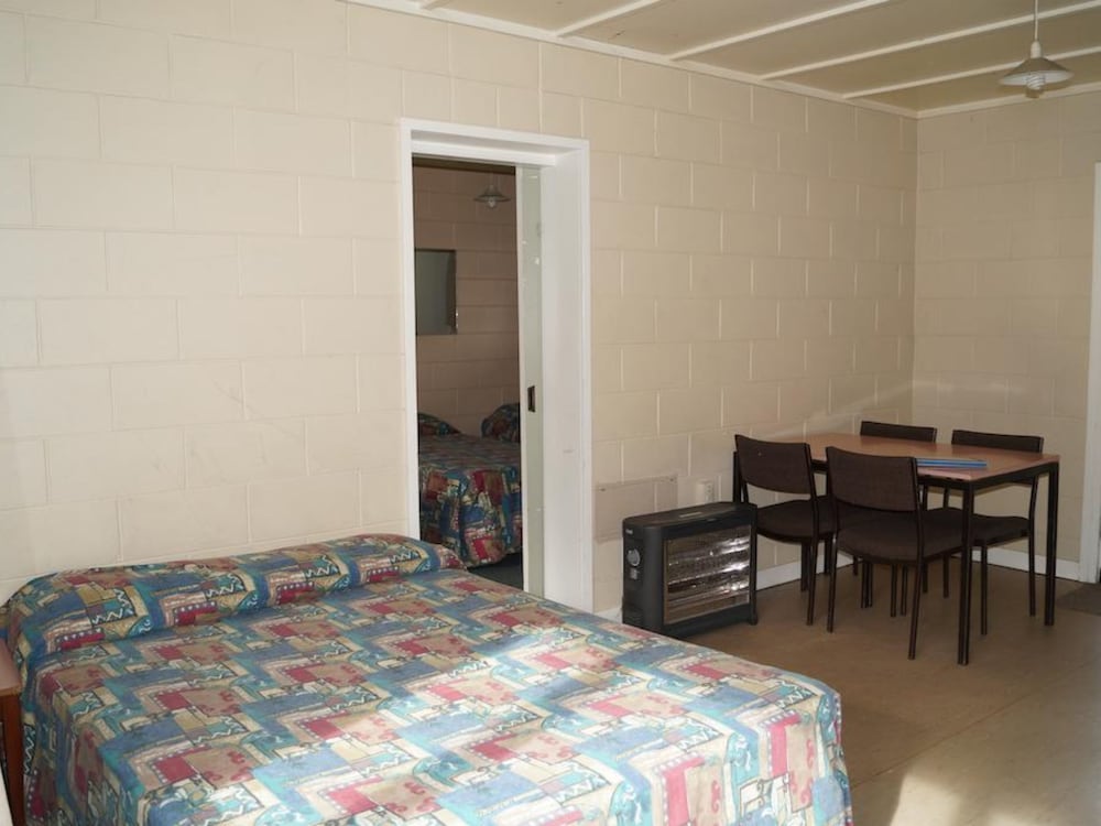 2 Bedrooms, Plus, Cabin, 1 Queen and 1 Double Bed, Shared Bathroom, Kitchen