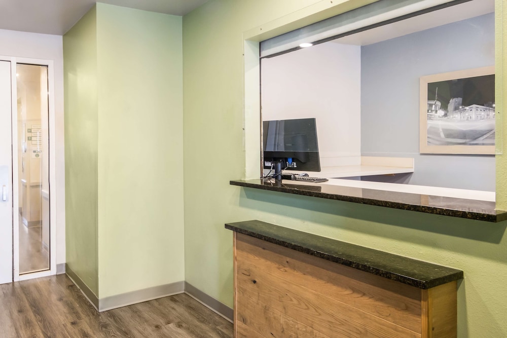 Extended Stay America Select Suites Lakeland 3/42