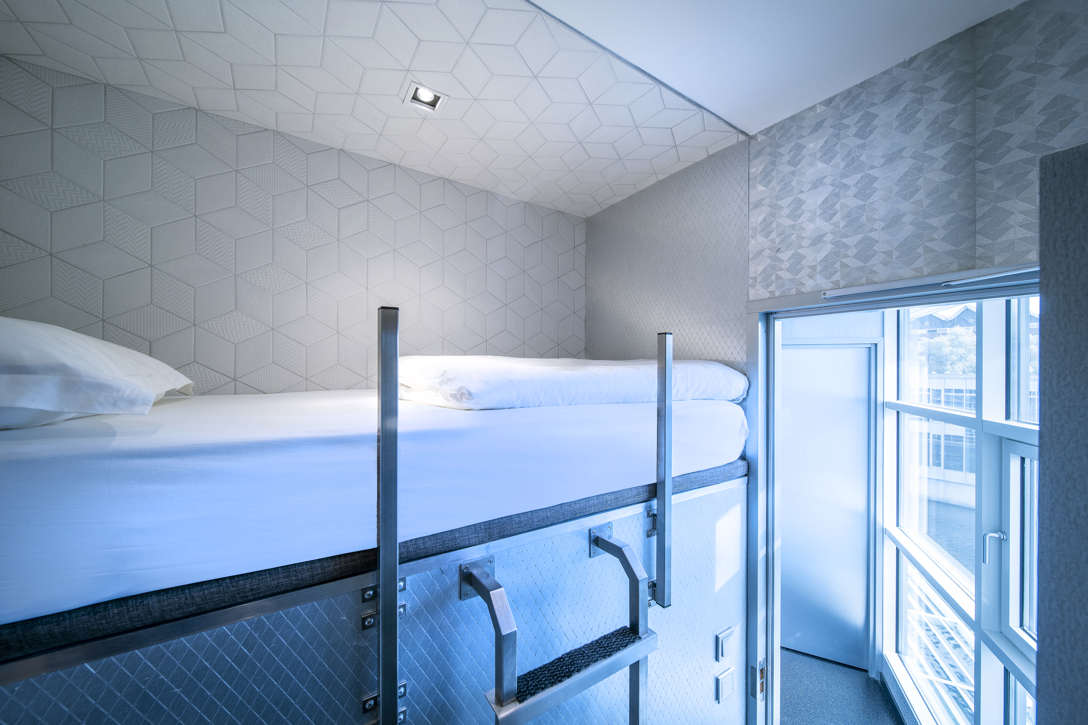 Diamond Capsule Hotel Amsterdam South 10/32