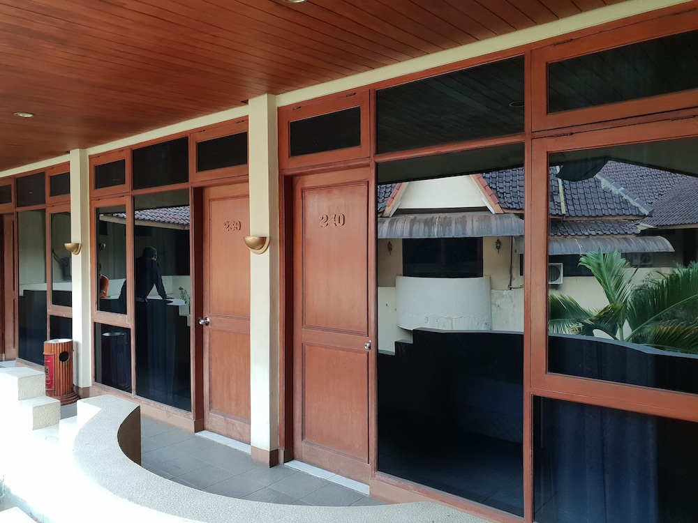 DeQur Hotel Bandung 10/71