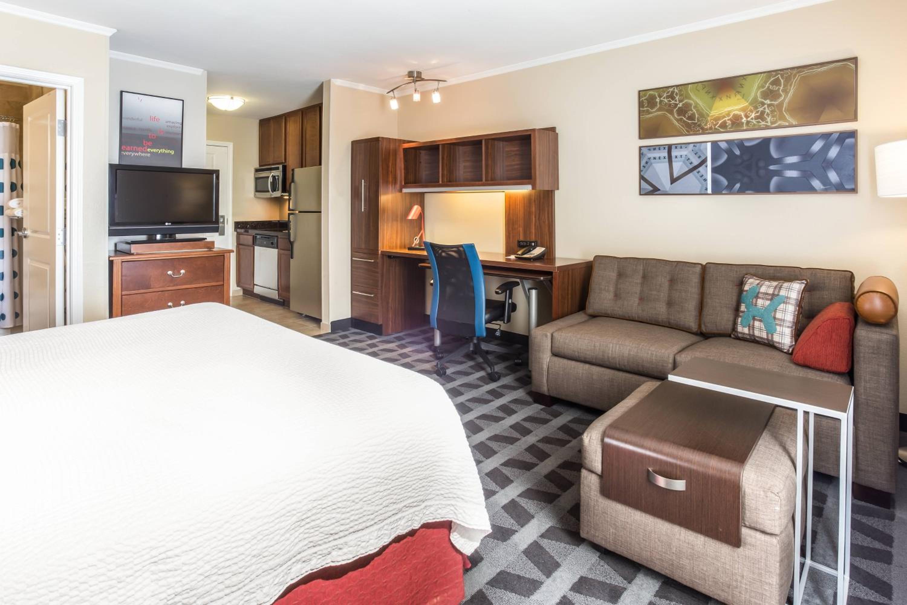 Studio, King Bed, Sofa, Balcony