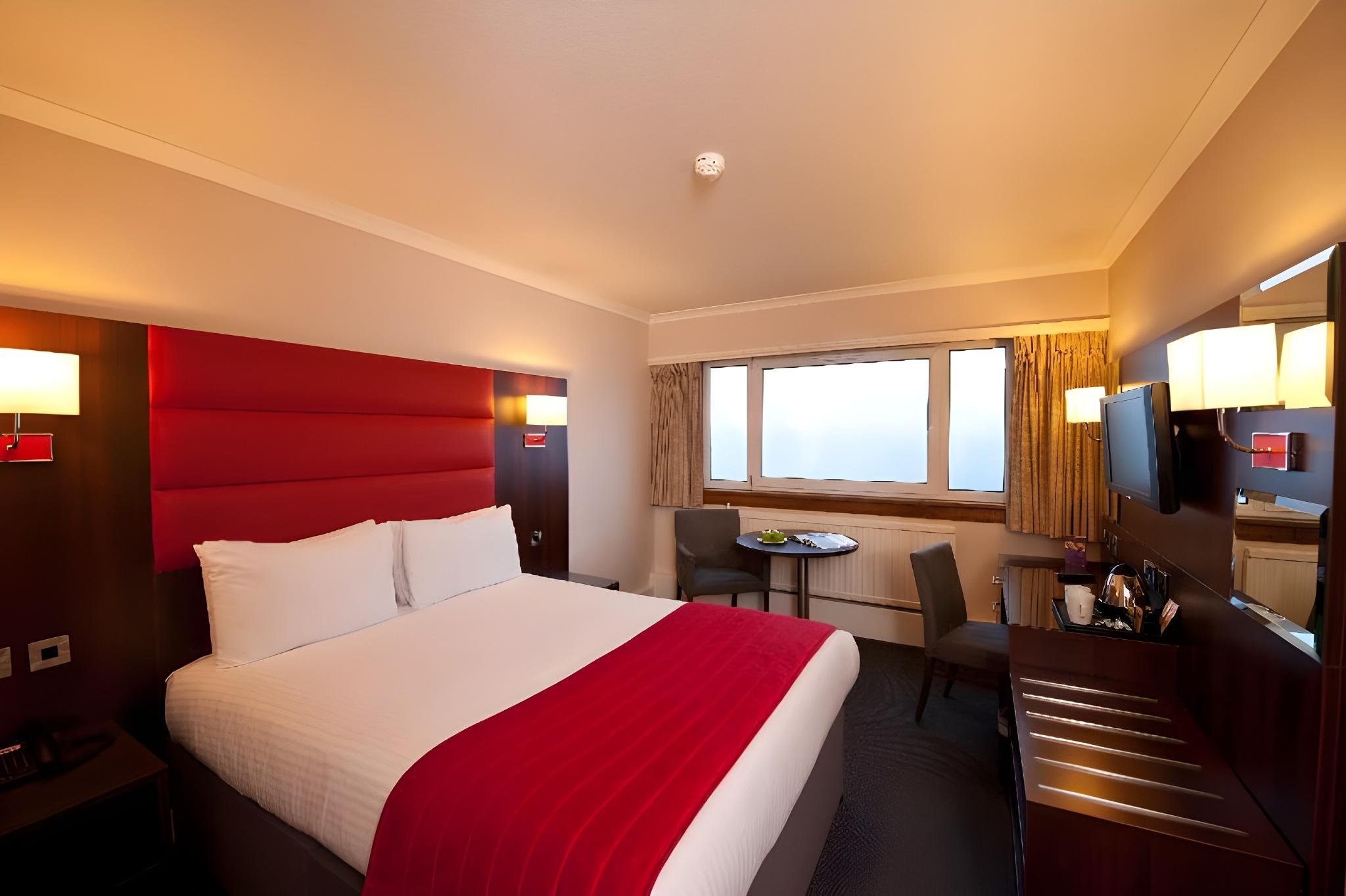 Room at Leonardo Inn Glasgow West End, GLASGOW
