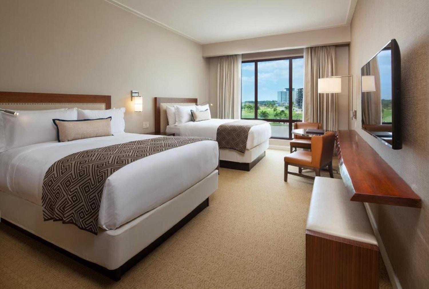 Deluxe, Twin Beds, Golf Course View