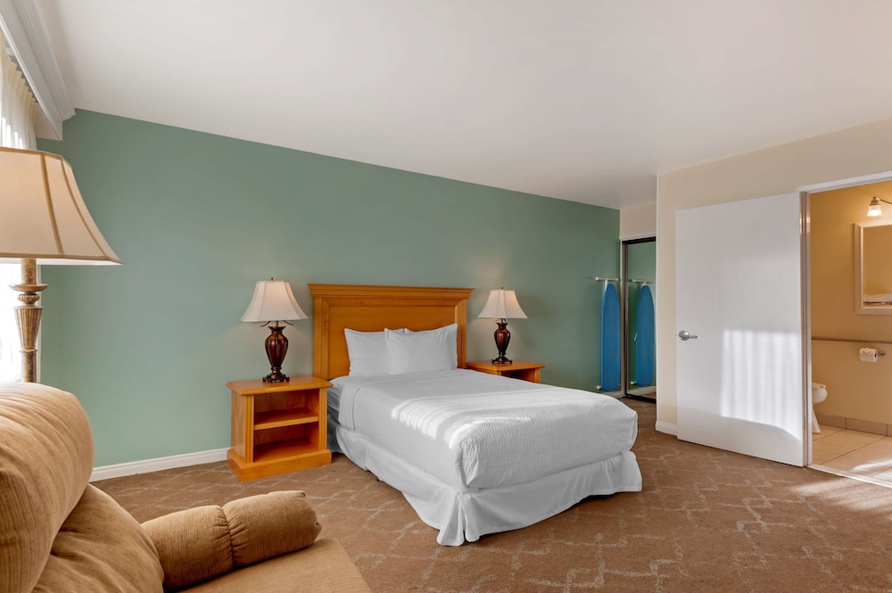 Standard, Queen Bed, Accessible