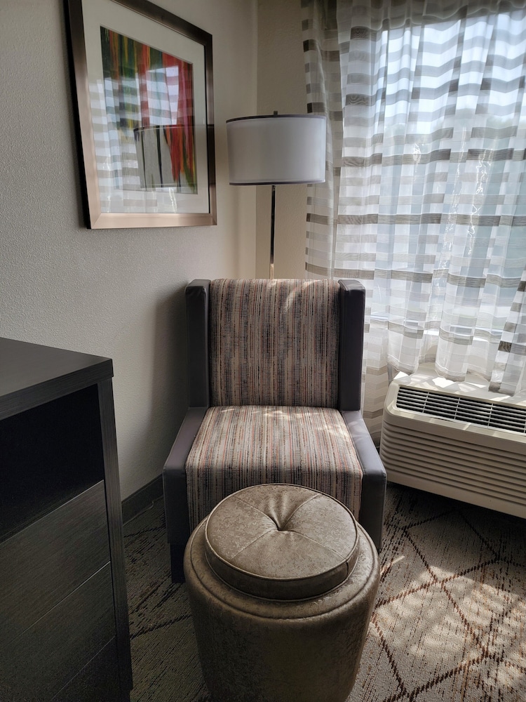 Wingate by Wyndham Greenville Airport 20/40