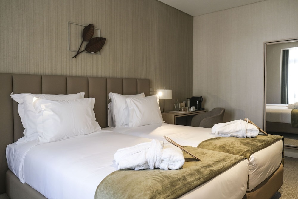 DELUXE, TWIN BEDS