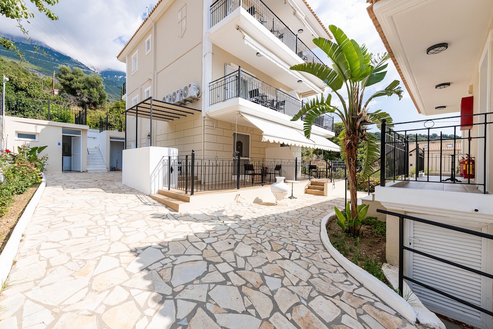 Thomatos Apartments Lourdas Beach 27/50