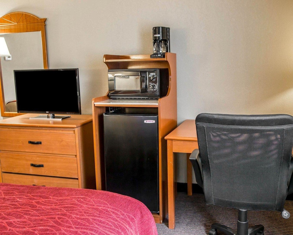 Baymont by Wyndham Flint Airport North 45/53