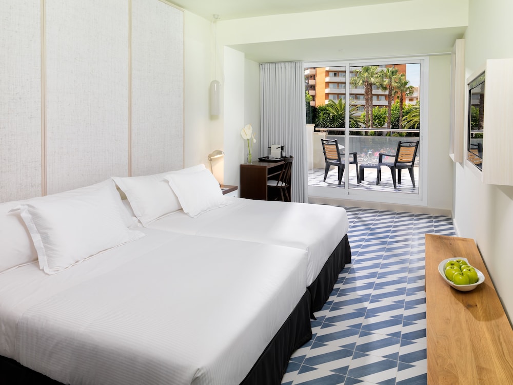 DELUXE, SINGLE, DOUBLE BED