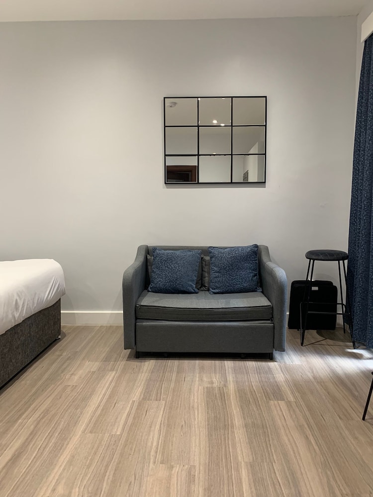 LONDON PLAZA SERVICED APARTMENTS 32/52