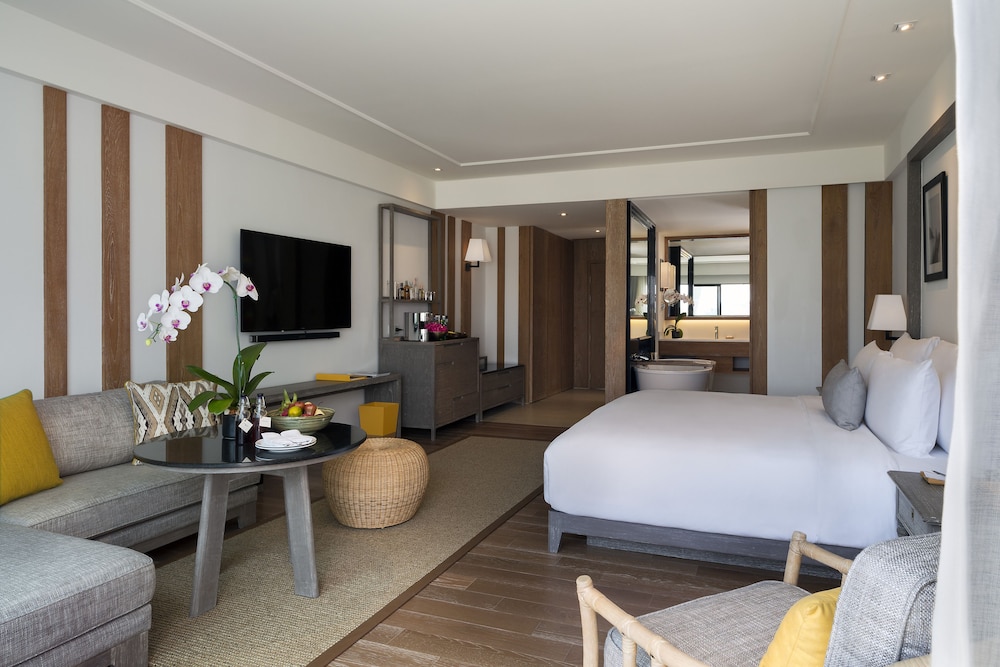 The Nai Harn Phuket 24/89