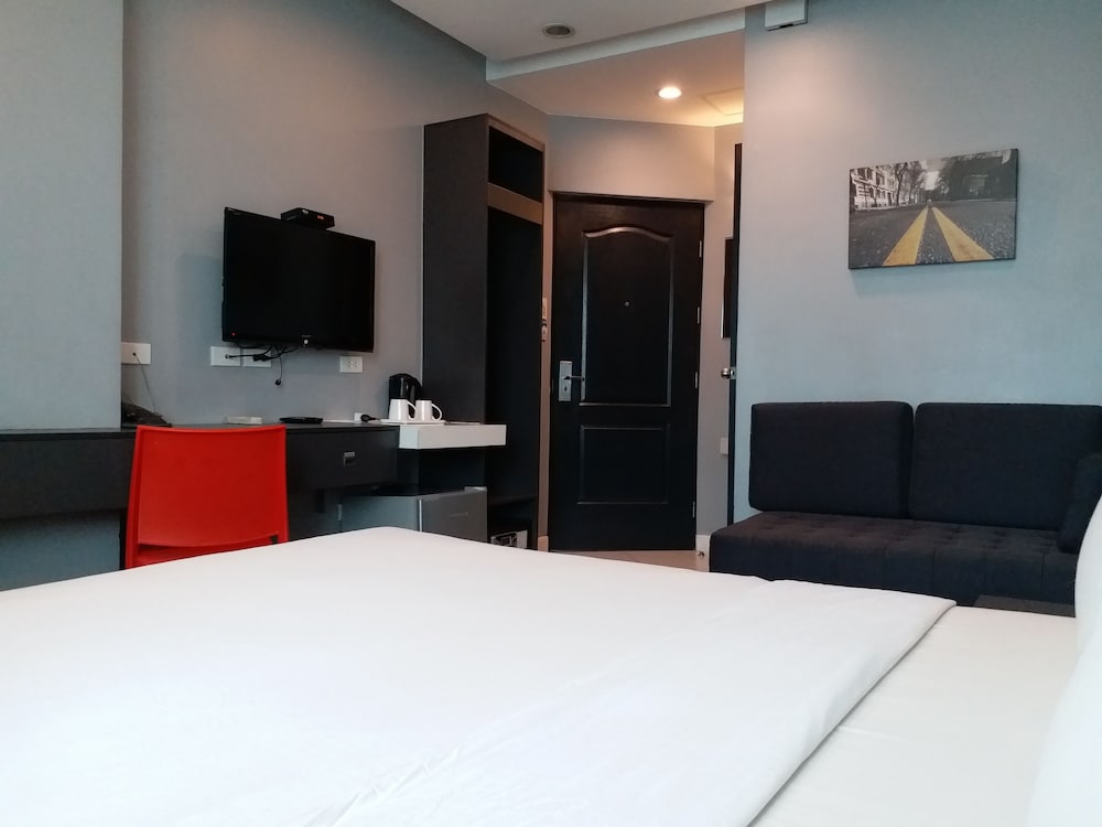 Leez Inn Malate 30/65