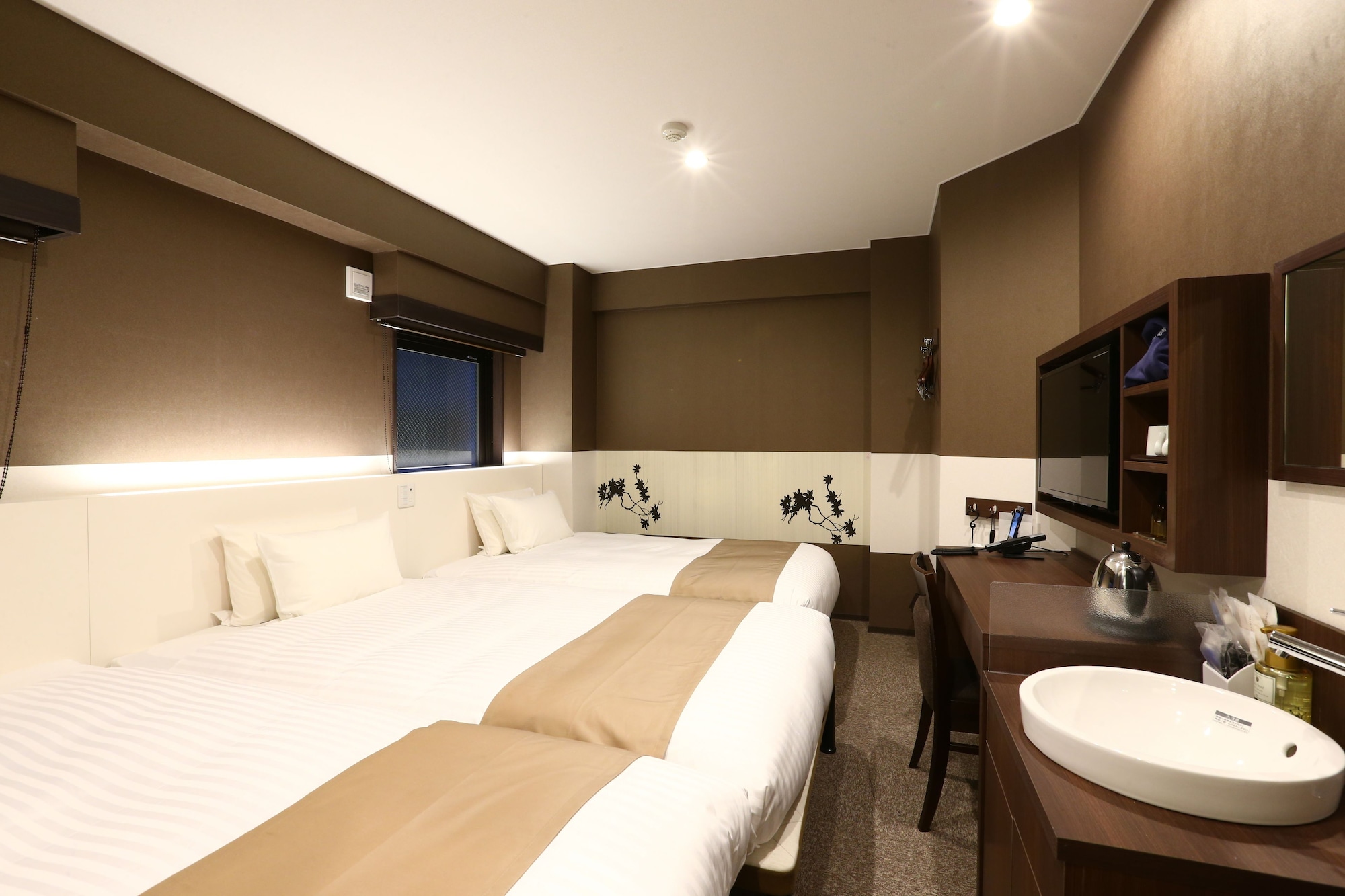 DELUXE, 2 SEMI DOUBLE BEDS, WITH EXTRA BED