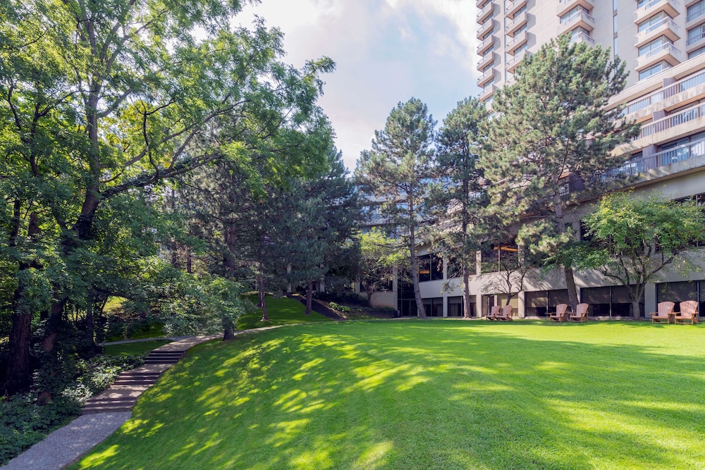 Crowne Plaza Toronto – North York 58/70