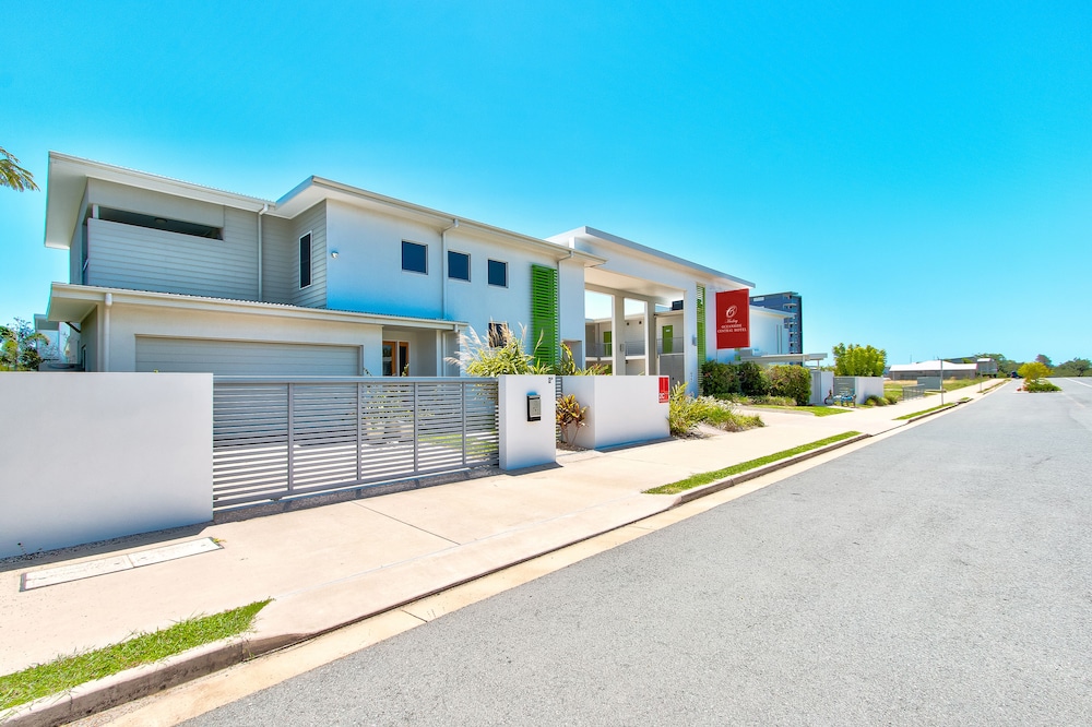 Mackay Oceanside Central Hotel 43/51