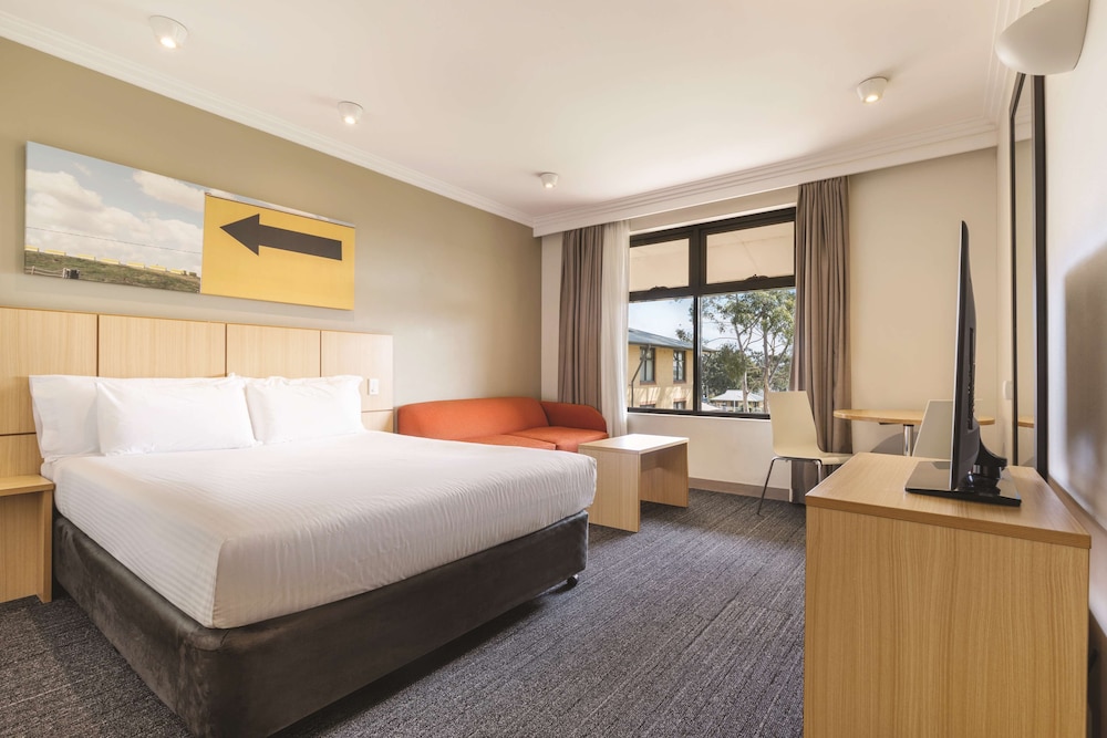 Mercure Sydney Blacktown 22/72