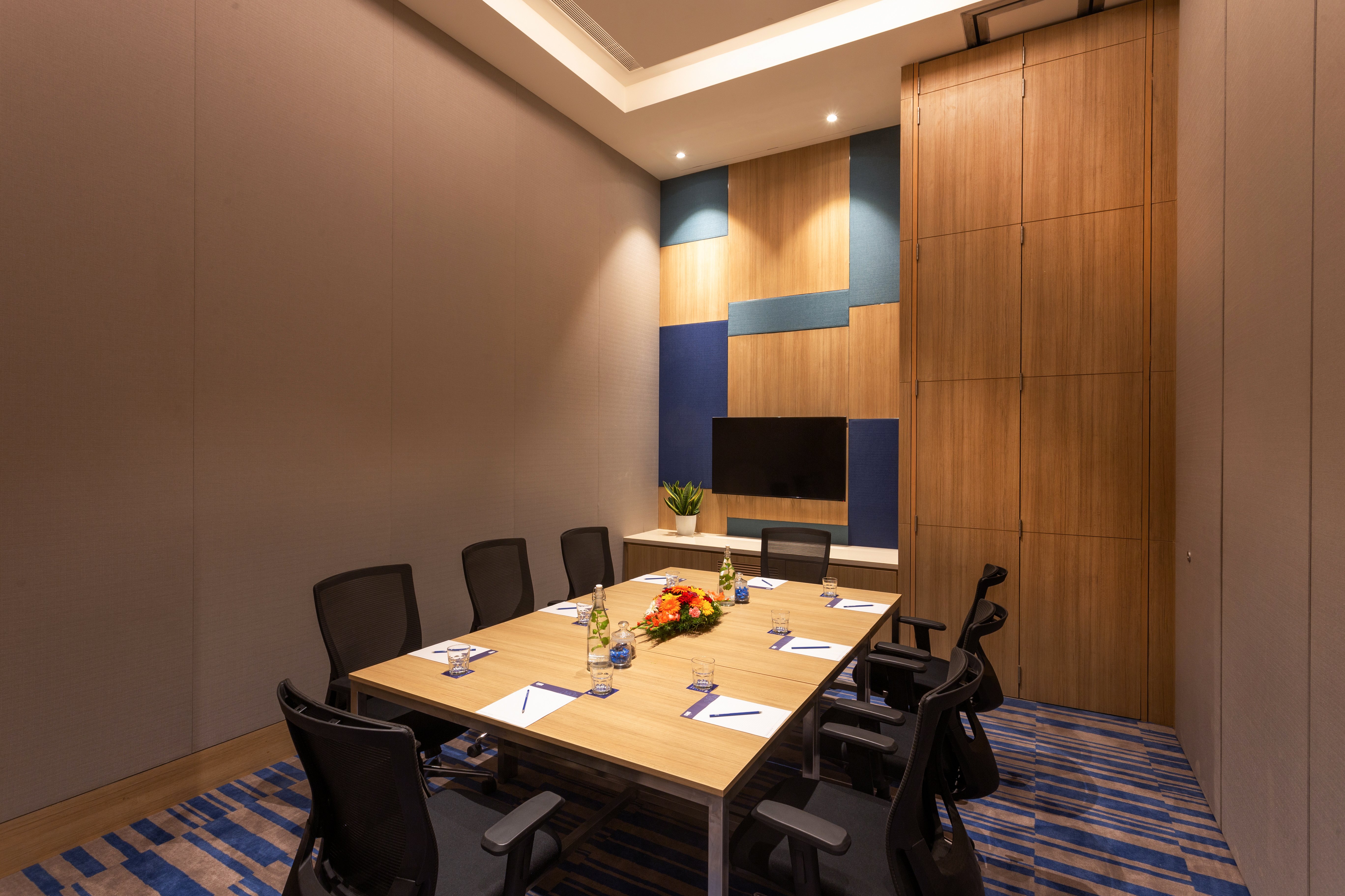 Holiday Inn Express And Suites Bengaluru Old Madras Road 56/59