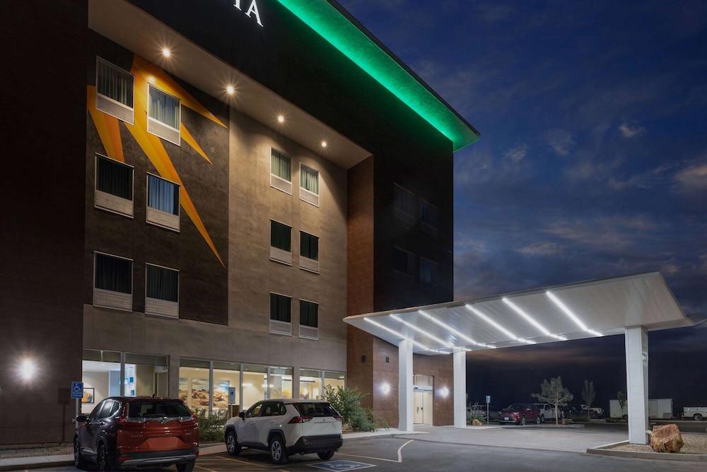 La Quinta Inn and Suites by Wyndham Holbrook Petrified Forest 4/39