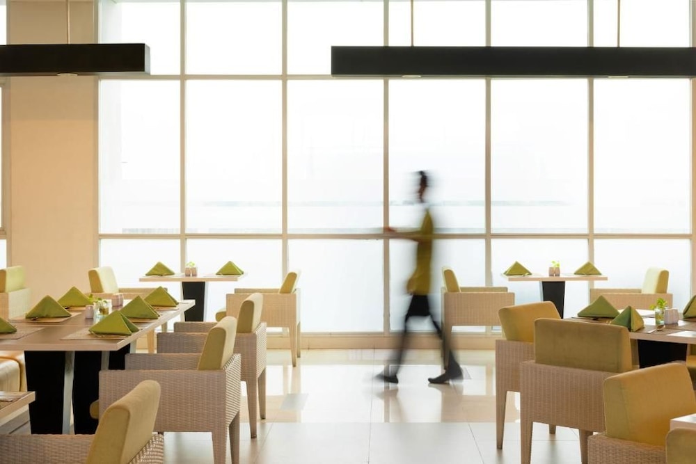 Hotel Santika Cikarang 38/49
