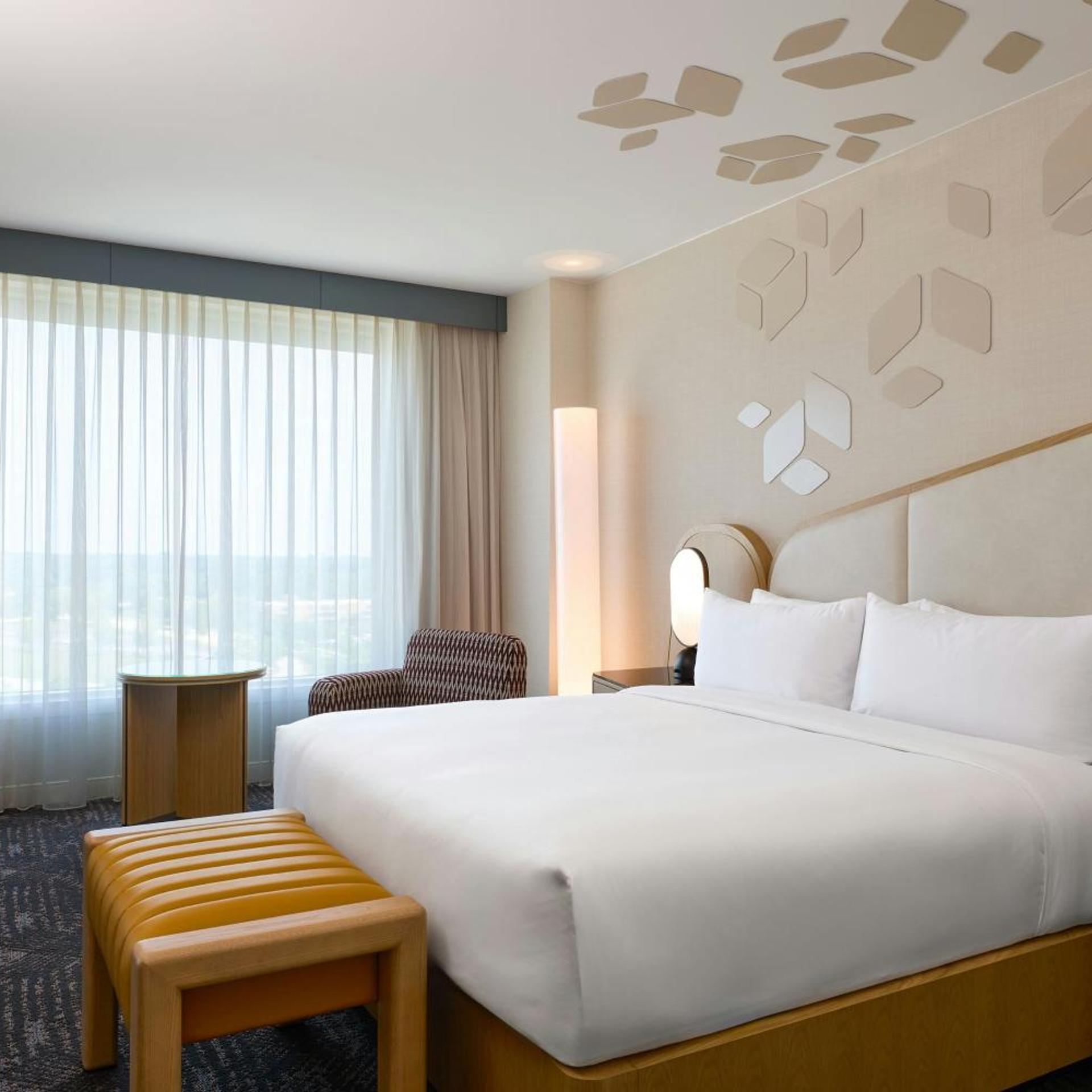 Deluxe, Suite, King Bed, Wet Land View