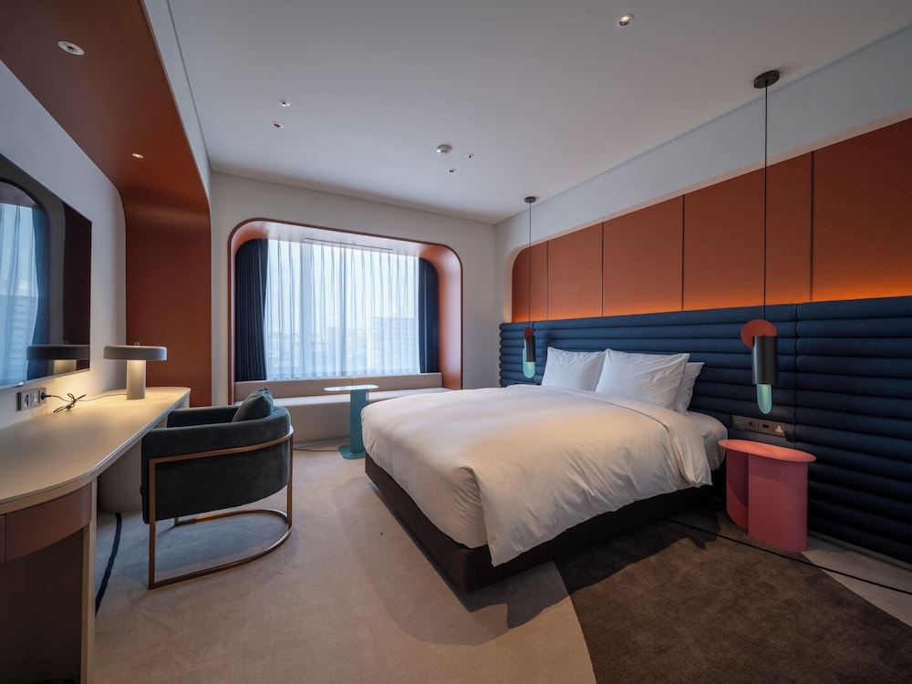 Boutique, Queen Bed