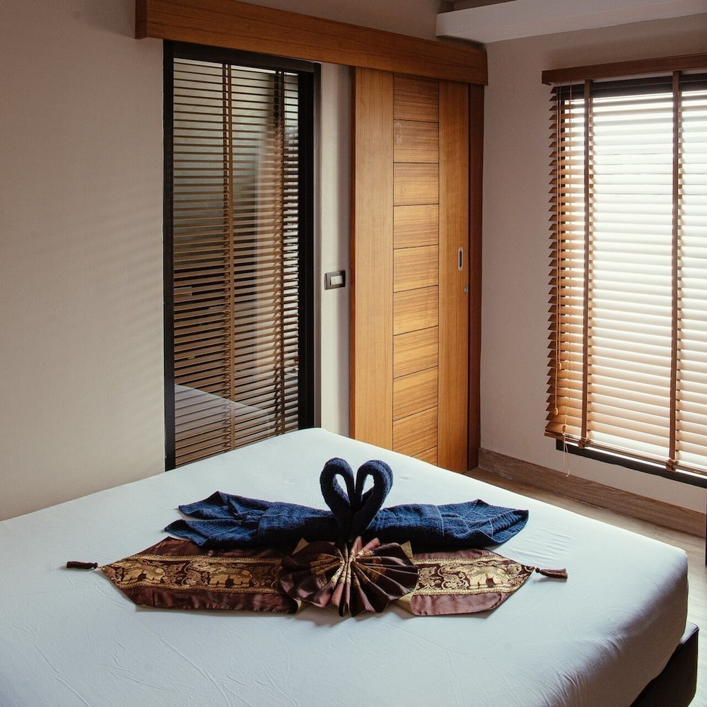 Deluxe, Suite, Queen Bed, Sofa