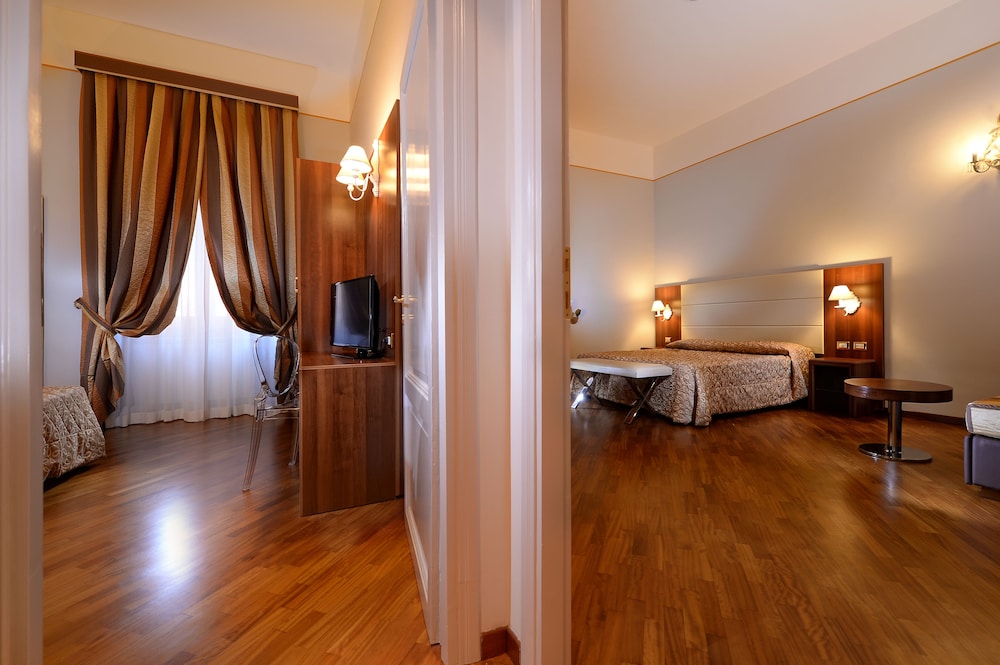 Hotel Golden 18/50