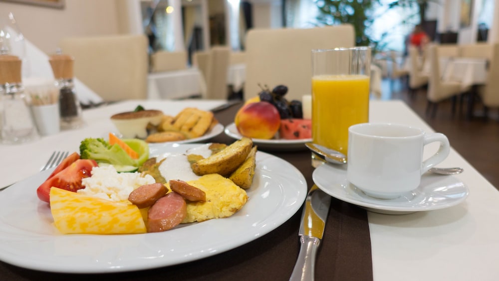 Regency Hotel 40/49